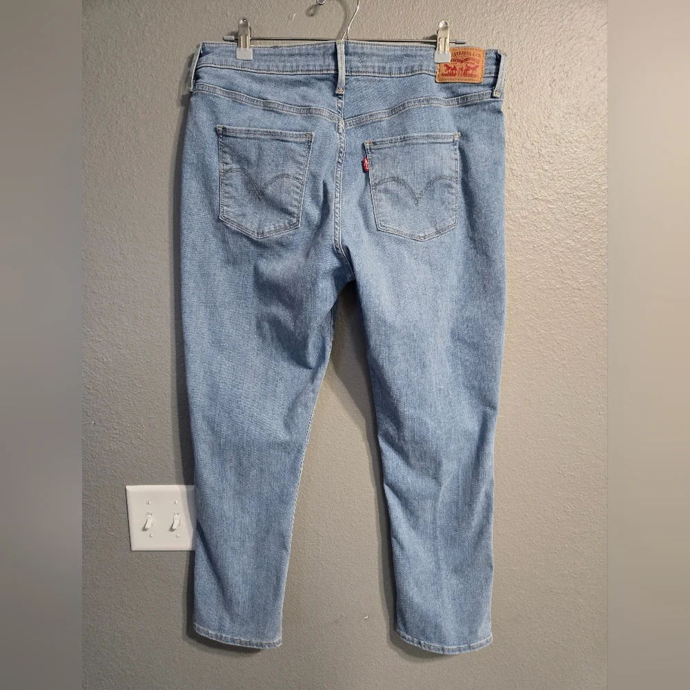 Levis Classic Mid Rise Skinny Lightwash Buttonfly Jeans Size 16
